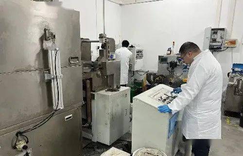 江岸這家科技企業(yè)研發(fā)國內頂尖電磁屏蔽石墨烯膜